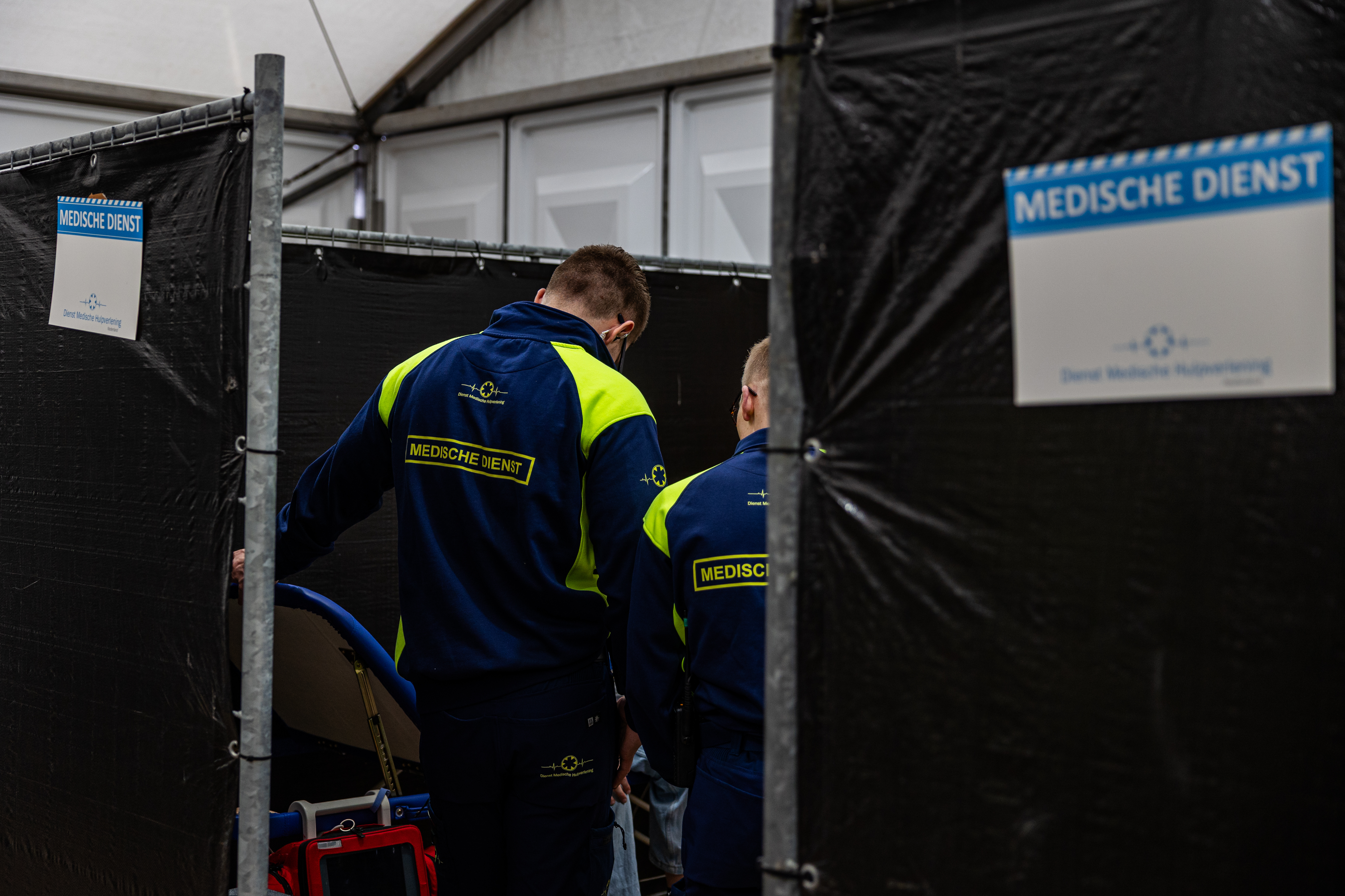 DMH Nederland medewerkers bij medische post